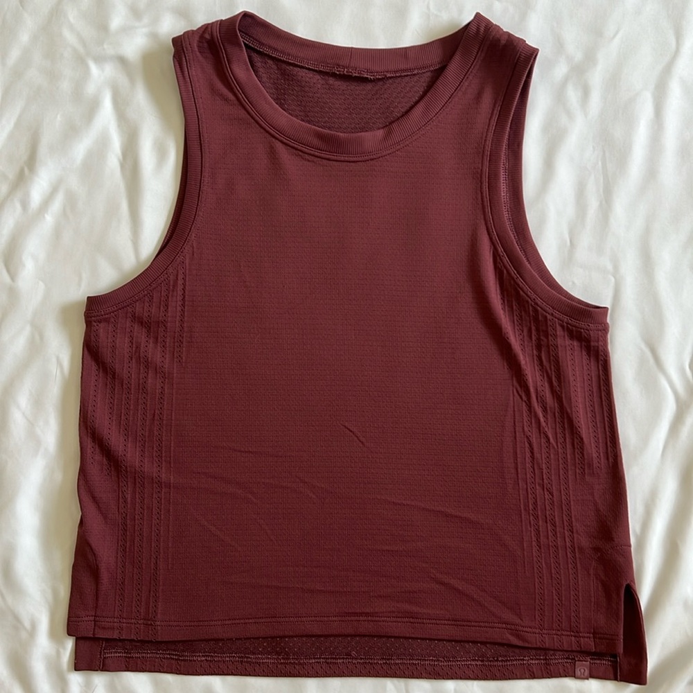 Lululemon women’s running my sculpt cropped tank top size 2, mesh back sides